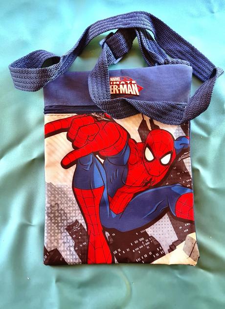 Vrecko spiderman - modré 23 x 19 cm, 