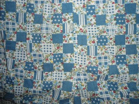 Modre tenke saty, 104