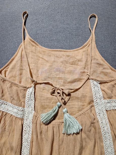 Ľahké letné šaty s výšivkou, m