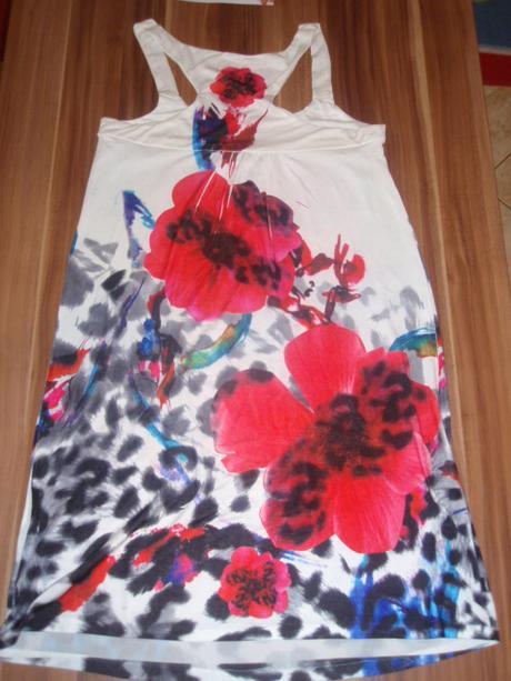 Zaujímavé šaty, 36