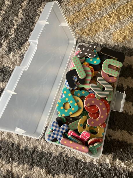 Abeceda farebné magnetky 100ks, 