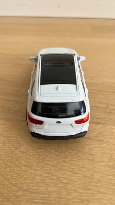 Kovové autíčko značky kia, 