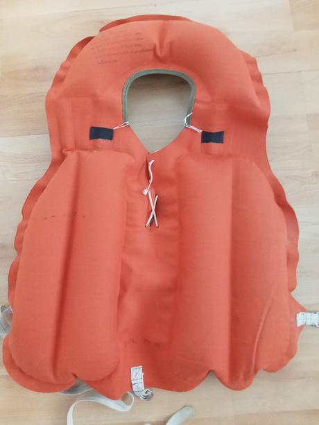 Retro vesta na plávanie, 