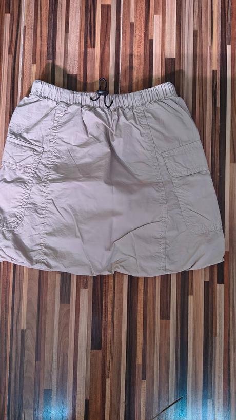 Béžová suknička, 134