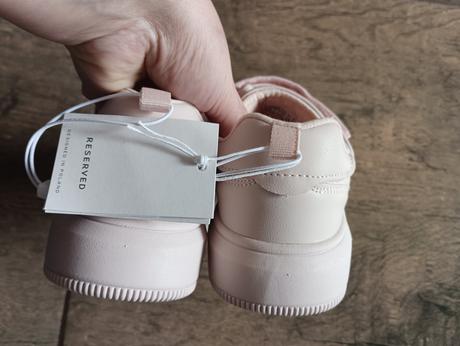 Nenosené tenisky, reserved,35