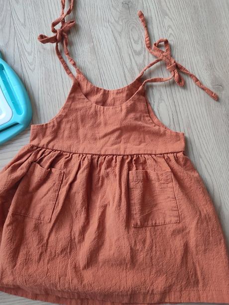 Škoricové šaty, 86