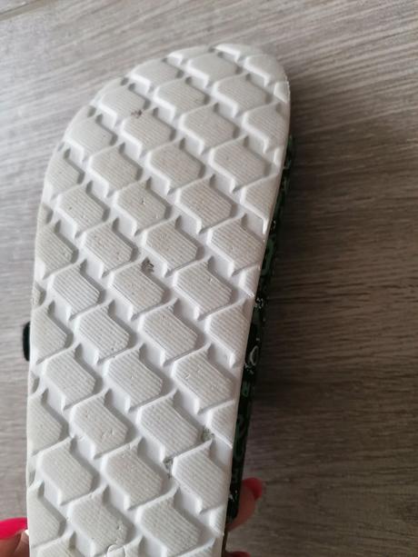 Korkové papuče, 33