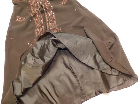 Velmi pekne šaty, 34