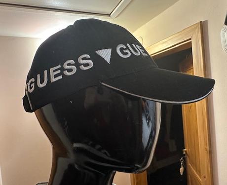 Čierna šiltovka zn. guess originál, guess