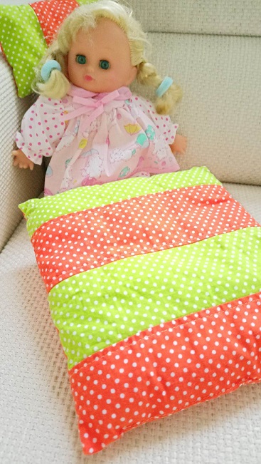 Bábika s vankúšikmi,