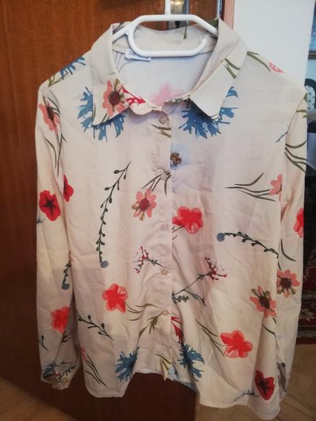 Bluzka s kvetinkami, 42