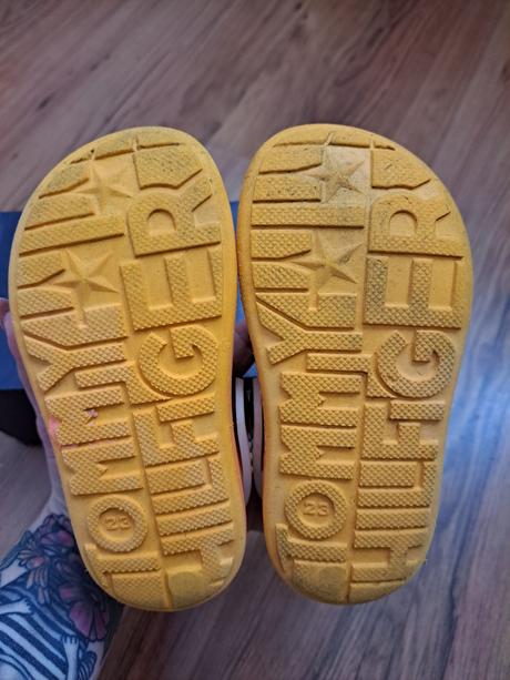 Šľapky/sandálky, tommy hilfiger,23