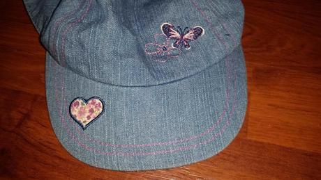 2 dievčenské šiltovky, 116