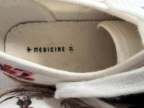 Medicine 37 krasne tenisky kvetovane na styl espad, 37