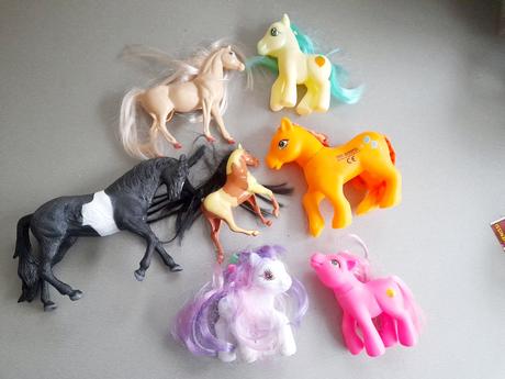 Sada zánovných koníkov za cenu veľkého čierneho,