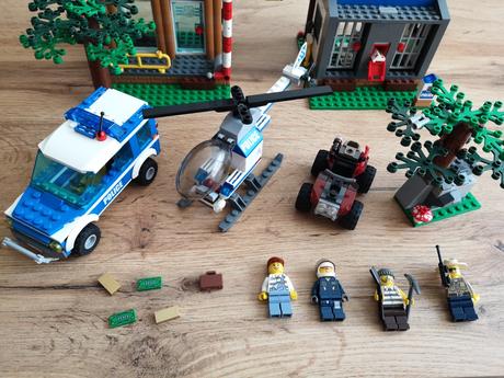 Lego city 4440 policajná stanica v lese,