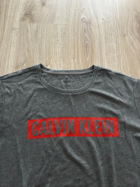 Kvalitné dlhšie tričko calvin klein, pc 46 eur, calvin klein,l