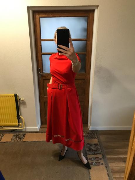 Spoločenské šaty, 38