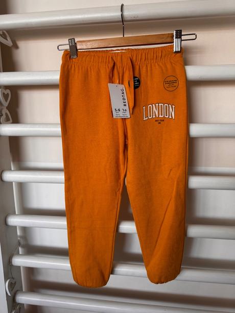 Teplaky redtag uplne nove 5-6 rokov, 110