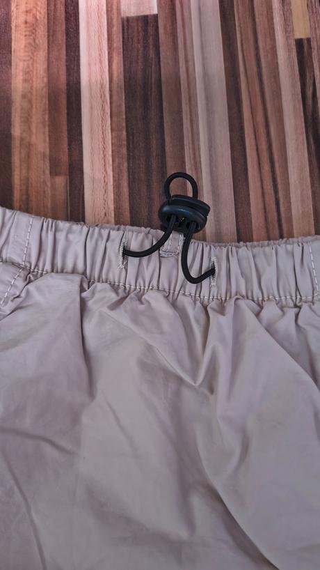 Béžová suknička, 134