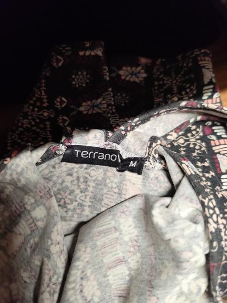 Pekny top so zaujimavym vzorom, stav ako na fotke,, terranova,m