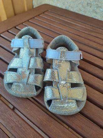 Trblietkavé zlaté sandálky, 24