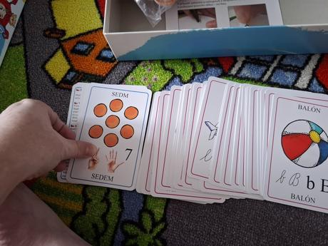 Abeceda a čísla skladanie,