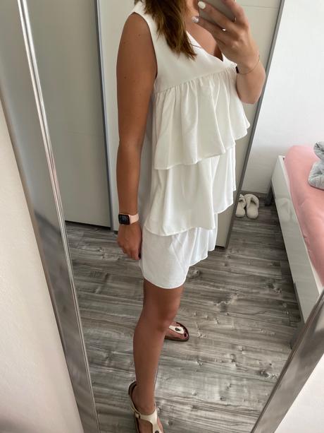 Letné šaty s volánmi, s