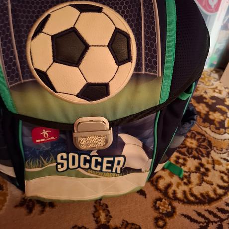 Školská taška +darujem peračník, 