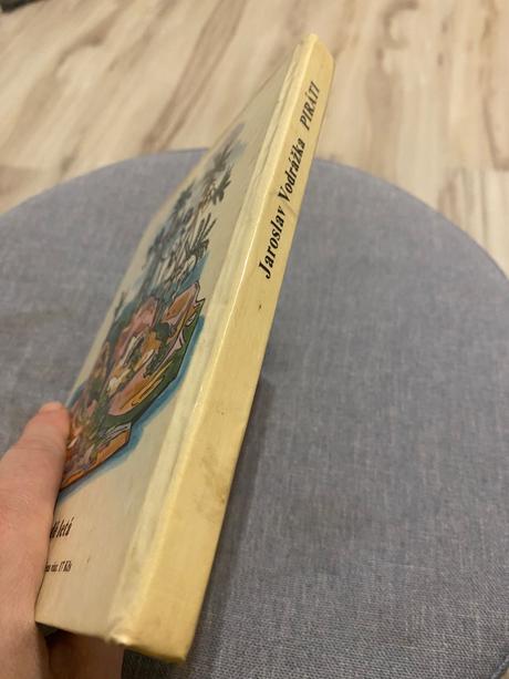Krásna stará retro rozprávková kniha piráti 1971,