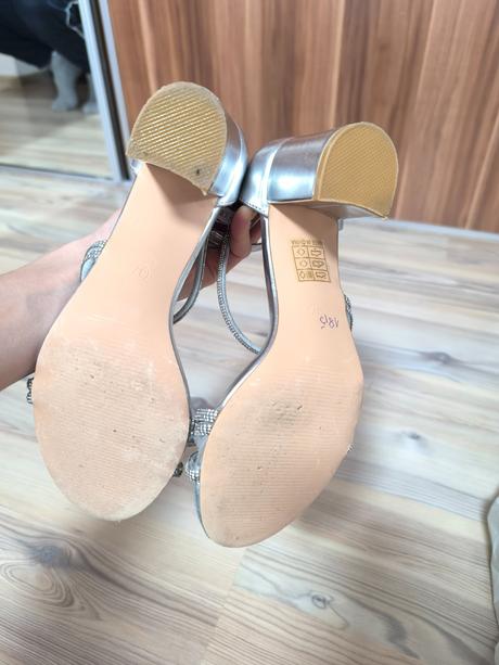 Spoločenské sandále, 37