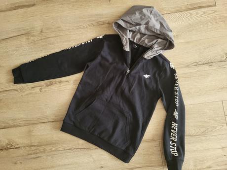 Chalanska mikina 4f výborný stav, 152