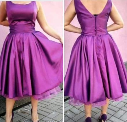 Saténové šaty, 42