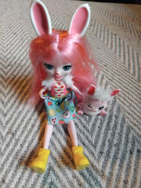 Enchantimals babika, 