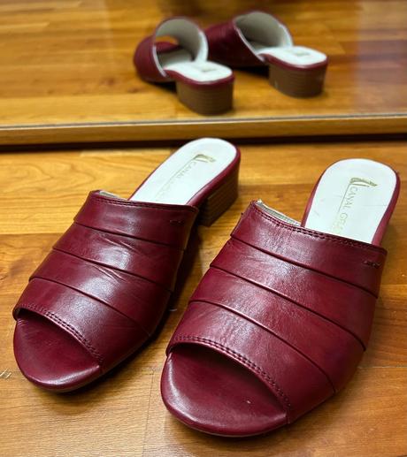 Bordové kožené šľapky, 36