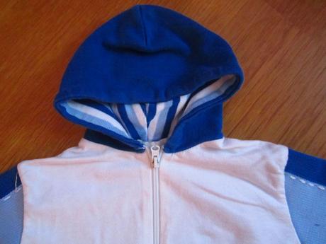 Mikina s kapucou, 92