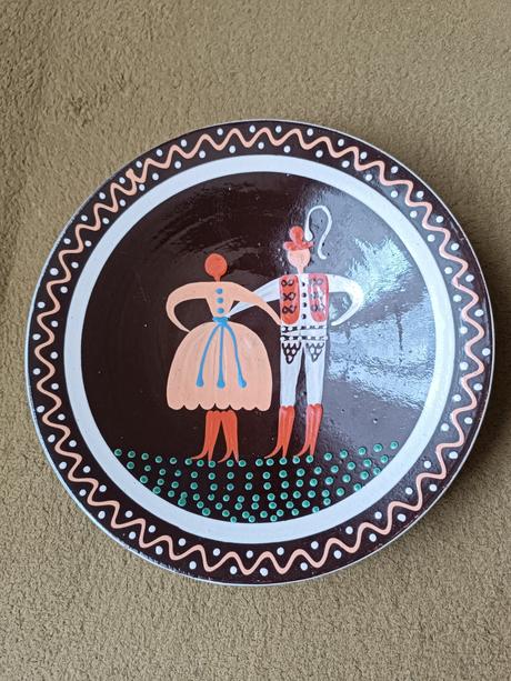 Ručne maľovaný folklórny tanier,