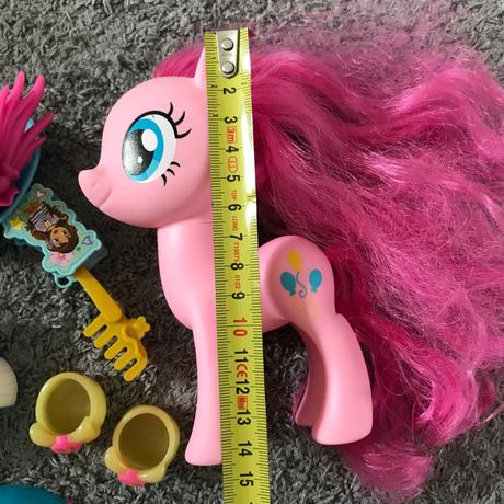 My little pony s oblecenim a klobukom, 