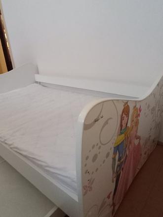 Predam detskú posteľ s matracmi a roštom, šírka (cm): 90,dĺžka (cm): 160