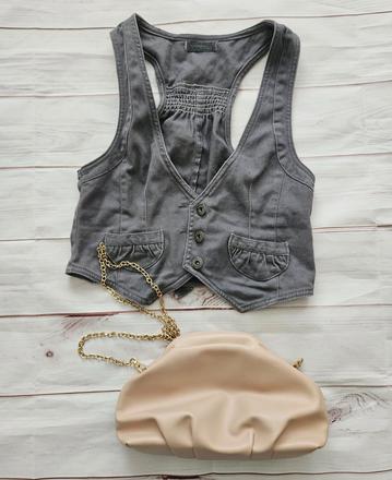 Krásna šedá vesta, m