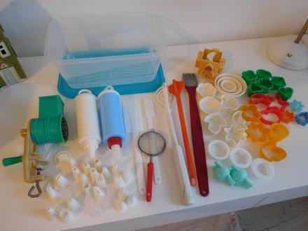 Mlynček na orechy, vykrojovatka na pečivo,, 