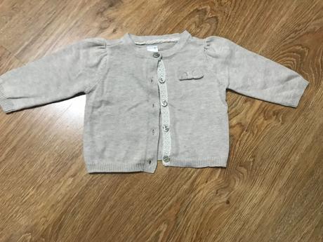 Svetrik krémový, 62