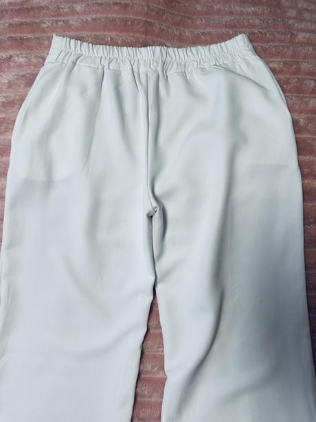 Biele rozšírené elegantné nohavice s 2 vreckami, l / m