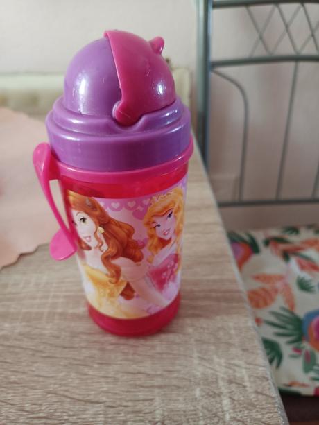 Fľaška na pitie so slamkou, 