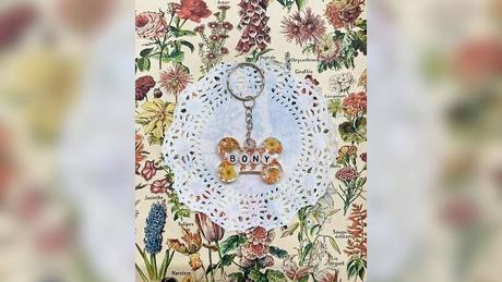 Kľúčenka s príveskom zo živice, 