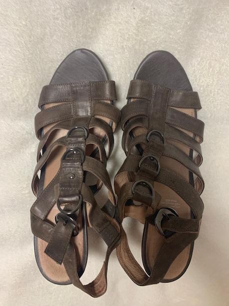 Hnedé kožené sandálky na podpätku, 40