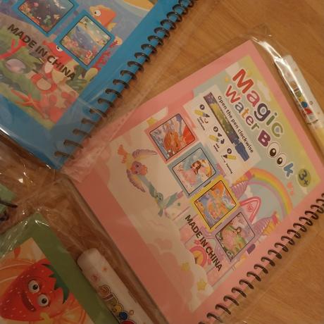 4 knizky malovanie vodou + fixky,