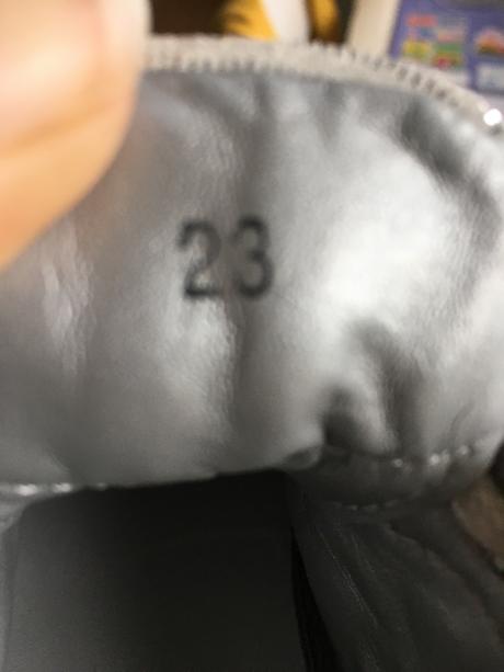 Prechodne strieborné topanky, 23