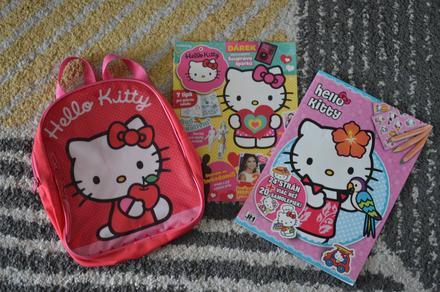 Ruksačik hello kitty, vymalovánky, časopis, 