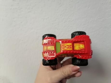 2 autíčka monster jam, 